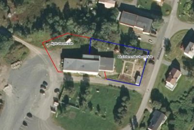 Situasjonsplan som viser tomtens grenser, eksisterende og nytt uteområde, samt nabolag og veier.