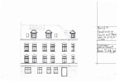 Fasadetegning av en bygning med vindusoppsett og takform, med håndskrevet tekst om fasadeendring.