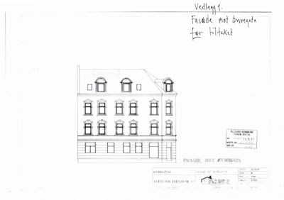 Fasadetegning av en bygning mot Øvre gate, med håndskrevet overskrift og teknisk tegningshode.