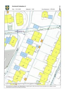 Situasjonsplan (kartutsnitt) som viser bygningsplassering, vegnett og grunneiergrenser for adressen Solbakken 6.