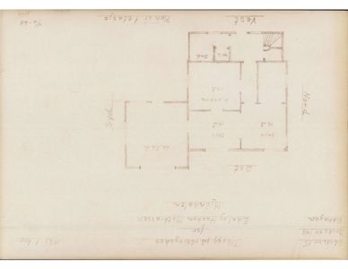 Etasjeplan med romfordeling, retninger (Nord, Sør, Øst, Vest) og arealoppgaver.