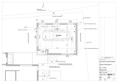 Etasjeplan (1. etasje) som viser plassering av garasje, oppriss av fasader og snittlinjer.
