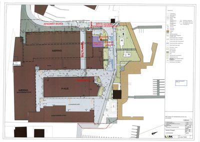 Landskapsplan som viser tomtens oppdeling, bygninger, parkeringsplasser og tilkomstveier.