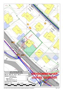 Situasjonsplan som viser eiendomsgrenser, naboeiendommer og topografi.