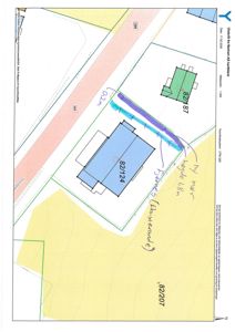 Situasjonsplan som viser tomtene (82/124, 82/87, 82/207), bygninger, eiendomsgrenser, en planlagt ny mur og en eksisterende fjernmur.