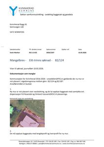 Et flyfoto (satellittbilde) som viser eiendomsgrenser og plassering av en ny mur i forhold til vassledning.