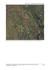 Satellittbilde eller flyfoto av et skogområde med overlagte røde og blå linjer som viser planlagte skitrekk (T2) og skiløyper.