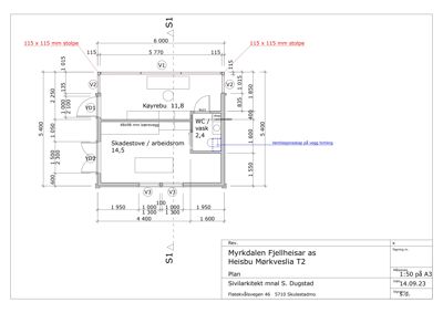 Etasjeplan (romplan) som viser romfordeling, mål på vegger og stolper, samt plassering av dører og vinduer.