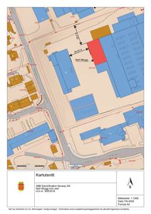 Situasjonsplan (kartutsnitt) som viser tomt, nabobebyggelser og en planlagt nybygging.