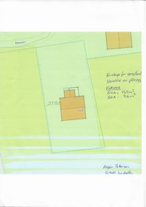 Situasjonsplan som viser bygningens plassering på tomten i forhold til naboeiendommen (Bøveien).