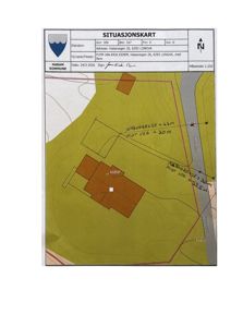 Situasjonskart som viser eiendomsgrunnlinjer, naboregler, vegmidter og bygningsplassering.