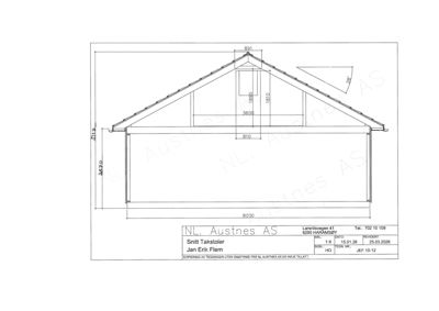 Snittegning som viser tverrsnittet av en bygning med mål og konstruksjonsdetaljer.