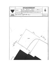 Situasjonskart som viser eiendomsnummer, adresse, eier og målestokk for en tomt i Longva.