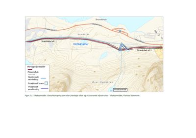 Oversiktstegning (kart) som viser planlagte tiltak (jordkabler, vannledning) i forhold til eksisterende infrastruktur og topografi i Hombåren-området.