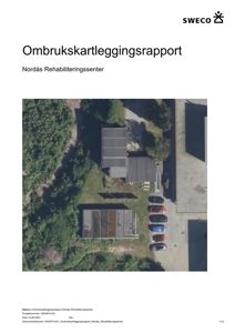 Luftfoto av Nordås Rehabiliteringssenter med omgivelser, inkludert parkeringsplass og vegetasjon.