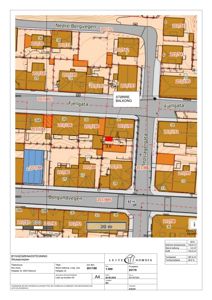 Situasjonsplan som viser tomtegrenser, nabotomter, gater og en markert 'STØRRE BALKONG' med mål.