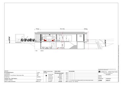 Snittegning (Snitt E) som viser bygningens tverrsnitt, høyder og romfordeling.