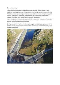 Et fotografi tatt fra luften (dronebilde) som viser en vei, en vannvei og terrengformet i et byggeområde.