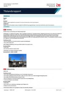 Et fotografi av en bygning tatt fra bakkenivå, som viser takkonstruksjon, taktekking og skorstein.