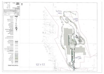 Situasjonsplan som viser bygningens plassering i forhold til tomme, veier og omgivende areal.