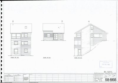 Fasadetegning som viser tre ulike sider av en bygning (vest, øst og syd) med vinduer, dører og takform.