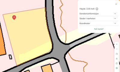 Kartutsnitt som viser eiendomsgrenser, veier og et kartvindus med eiendomsinformasjon.