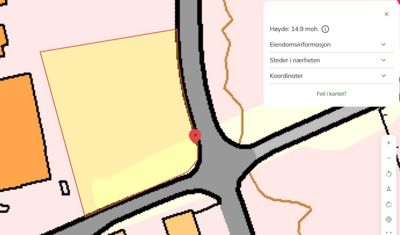 Kartutsnitt som viser eiendomsgrenser, veier og høydeinformasjon (14.9 moh).
