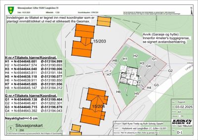 Situasjonskart som viser tomtens plassering (G/Bnr 15/207 Langbråten 74), nabotomter (15/203, 15/204), bygningers plassering, byggegrenser og avstander til naboer.