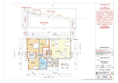 Etasjeplan (1. etasje) som viser romfordeling, mål og fasader.