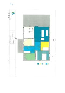Etasjeplan med romfordeling og fargekoding for ulike funksjoner.