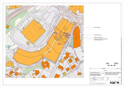 Situasjonsplan som viser bygningers plassering, eiendomsgrenser og tilstøtende infrastruktur.