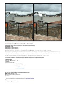 Fotografier av en terrasse med utsikt over en bygning og fjell i bakgrunnen.