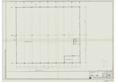 Etasjeplan (1. etg) som viser romfordeling, dimensjoner og plassering av veggkonstruksjoner.