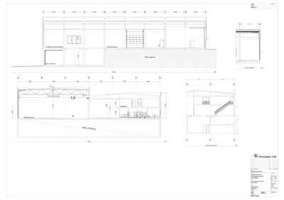 Snittegning som viser tverrsnittet av en bygning, inkludert etasjer, takkonstruksjon, vinduer og trapp.