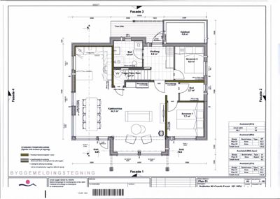 Etasjeplan (fasadeplan) som viser romfordeling, mål og areal for et hus.