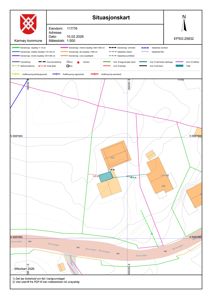 Situasjonskart som viser eiendomsnummer, adresse, dato, målestokk, nabolagsgrenser, veier og topografi.