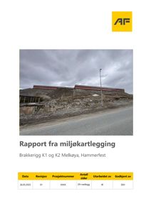 Fotografi av en bygning (Brakkerigg K1 og K2) sett fra veien på Melkøya.