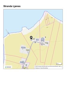 Kart over området Stranda Ljønes med eiendomsinndeling og bygningsspor.