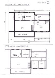 Bildet viser to etasjeplaner (etasjeplaner) med romfordeling, mål og rombetegnelser.