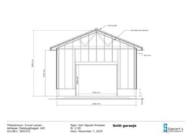 Snittegning av en garasje med angitte mål og konstruksjonsdetaljer.