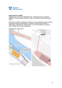 Situasjonsplan som viser tomtens plassering i forhold til fylkesvegen, eiendomsgranser og et planlagt tiltak (støttemur).