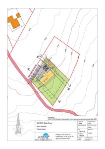 Situasjonsplan som viser tomtens form, høydemålerlinjer, plassering av bygning, veier og tilstøtende eiendom.
