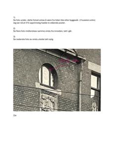 Et gammelt svart-hvitt fotografi av en fasade med et rundt vindu, med håndskrevne notater og tekstbeskrivelser.