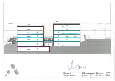 Snittegning som viser bygningens tverrsnitt med romfordeling, høyder og konstruksjonsdetaljer.