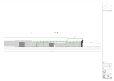 Fasadetegning som viser fronten av en bygning med mål og detaljer for takkonstruksjon.