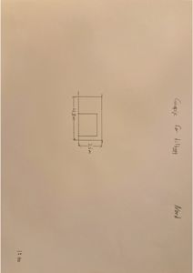 En håndtegnet teknisk detaljtegning som viser en konstruksjon med dimensjoner (4,8m og 2,5m) og en skisse over en fasade eller vegg.