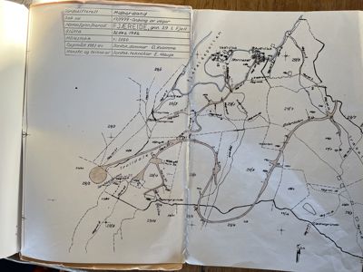 En håndtegnet situasjonsplan eller kart over et område i Midhordland, med opplysninger om eiendommen FJÆREIDE, gnr. 29 l. Fjell. Kartet viser vegforhold, eiendomsinndeling og topografi.