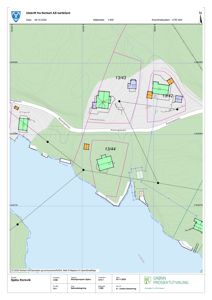 Situasjonsplan som viser tomtene 13/42, 13/43 og 13/44 i Sjøbu Korsvik, med bygningers plassering, vegnett (Korsvigveien) og topografi.