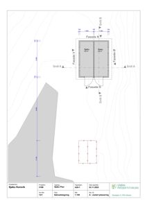 Situasjonsplan som viser tomtens form, bygningens plassering, fasader og snittlinjer.