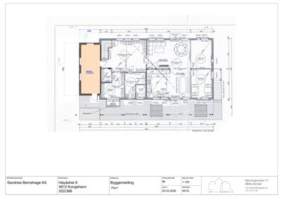 Etasjeplan (etasjeplan) som viser romfordeling, møblering og dimensjoner for en barnehage.